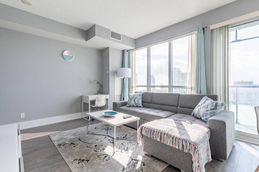 Photo of Livingroom in Toronto Entertainment District