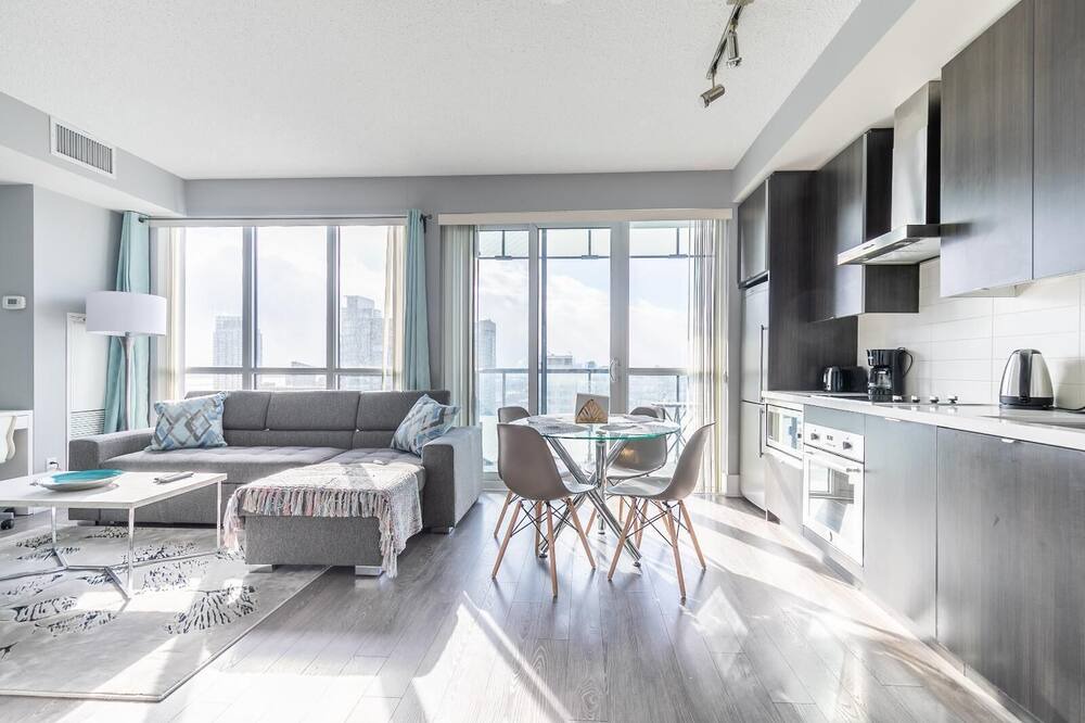 Photo of Livingroom in Toronto Entertainment District