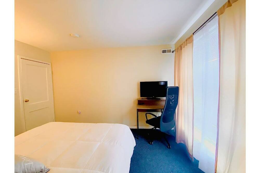 Photo of Bedroom in Aspen Hill