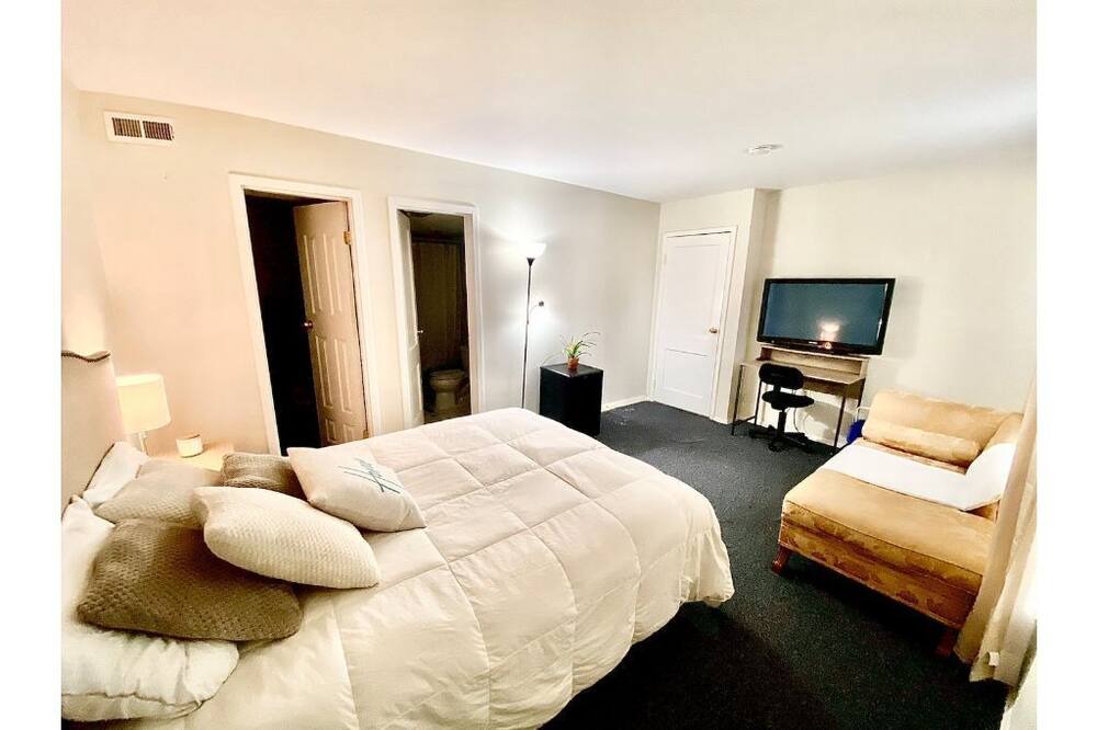 Photo of Bedroom in Aspen Hill