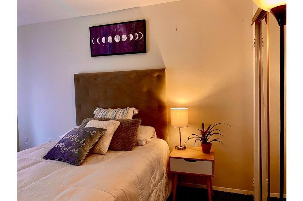 Photo of Bedroom in Aspen Hill