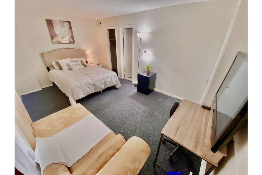 Photo of Bedroom in Aspen Hill