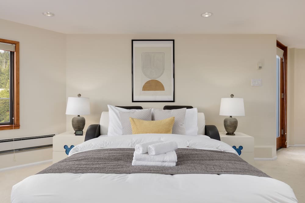 Photo of Bedroom in Caulfeild