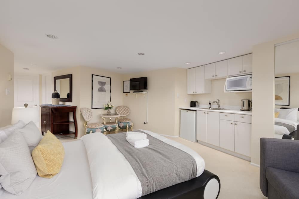 Photo of Bedroom in Caulfeild