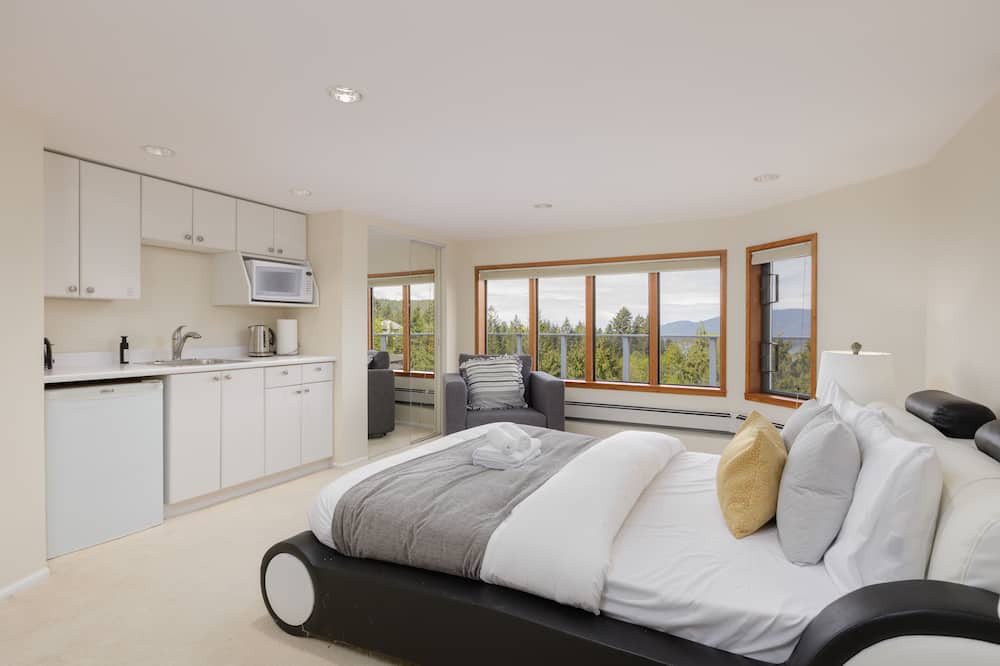 Photo of Bedroom in Caulfeild