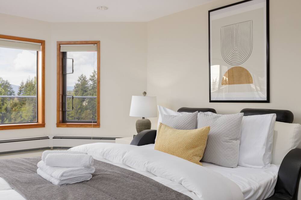 Photo of Bedroom in Caulfeild