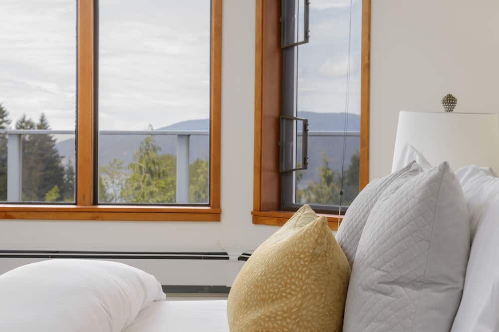 Photo of Bedroom in Caulfeild