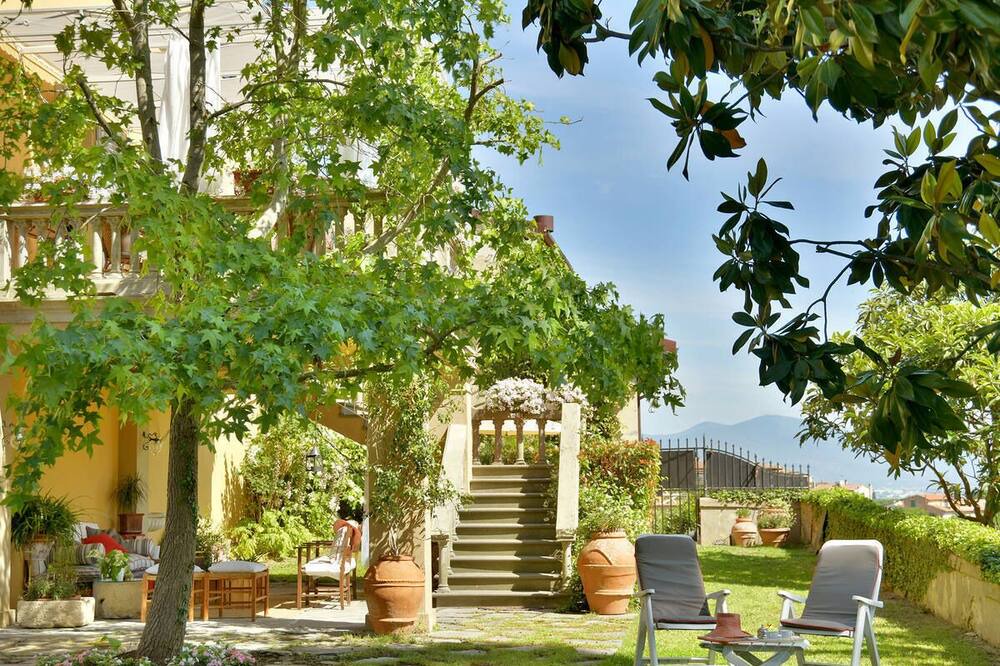 Photo of Outdoor in Lari