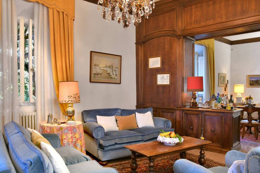 Photo of Livingroom in Lari