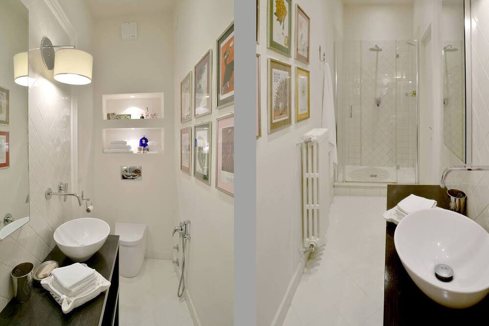 Photo of Bathroom in Lari