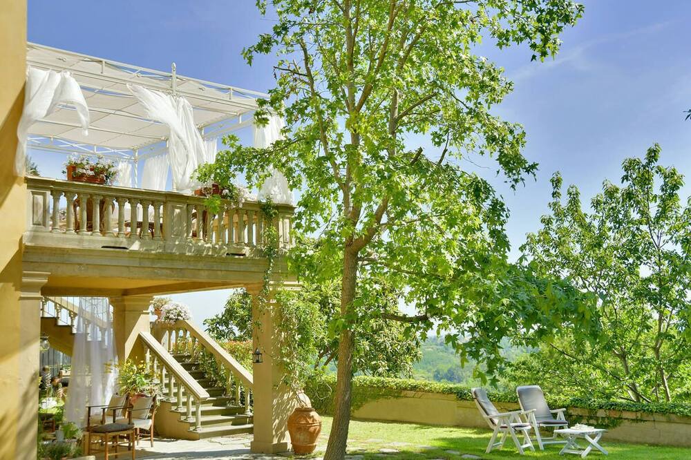 Photo of Outdoor in Lari