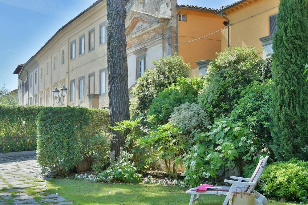 Photo of Outdoor in Lari