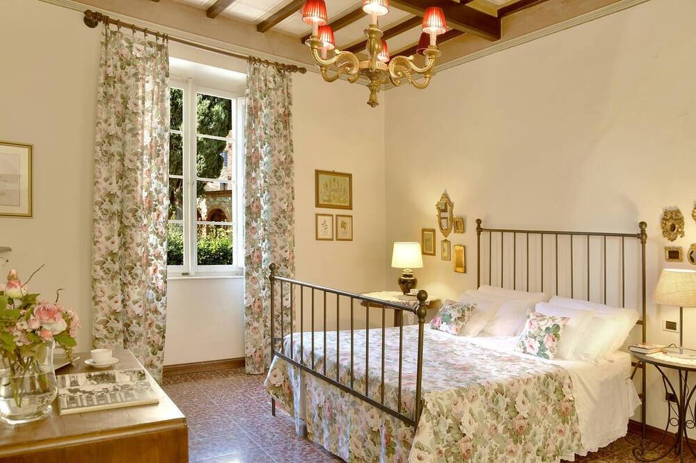 Photo of Bedroom in Lari