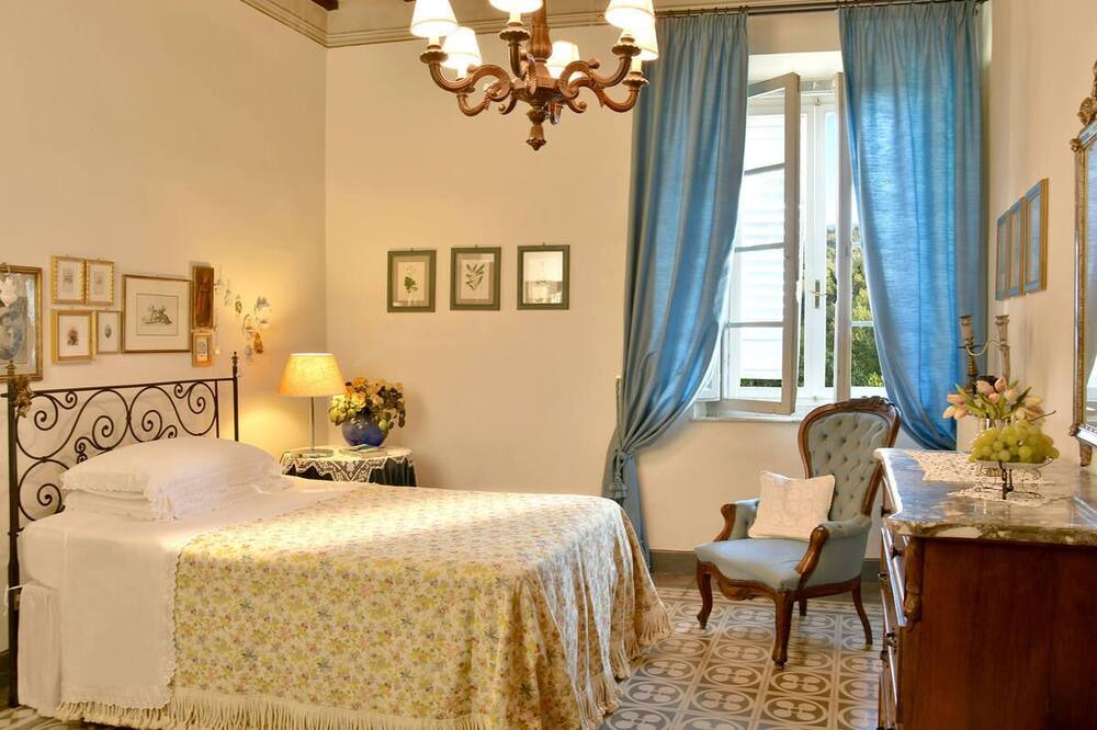Photo of Bedroom in Lari