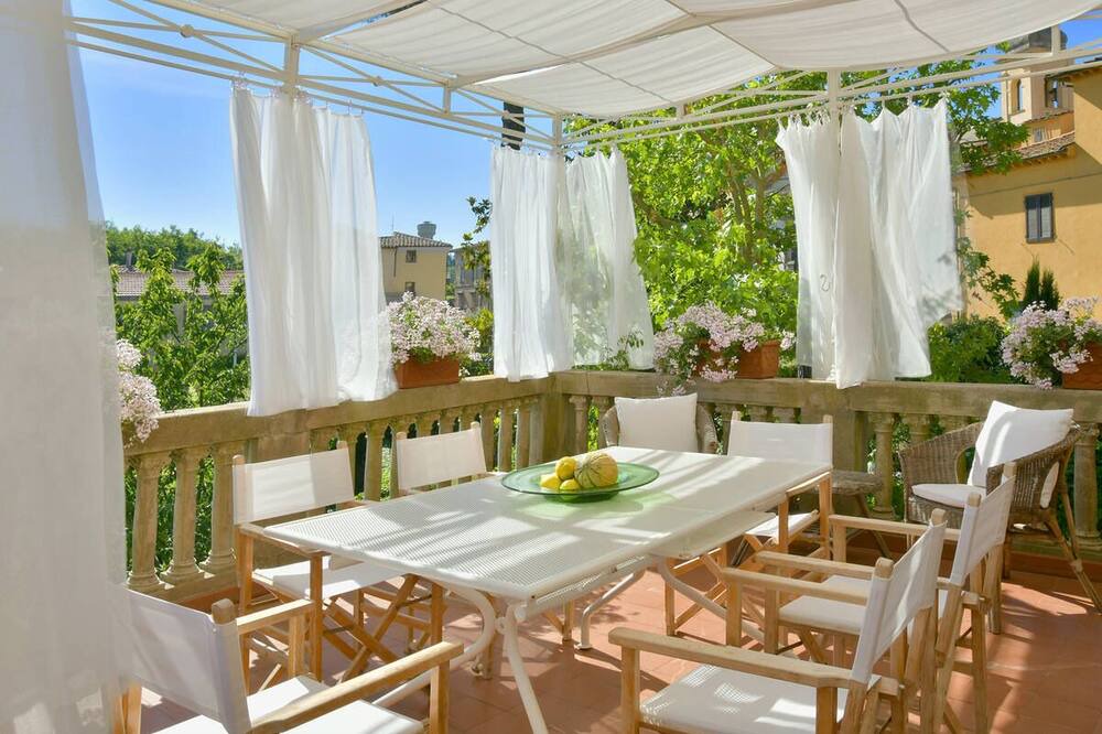 Photo of Patio Balcony in Lari