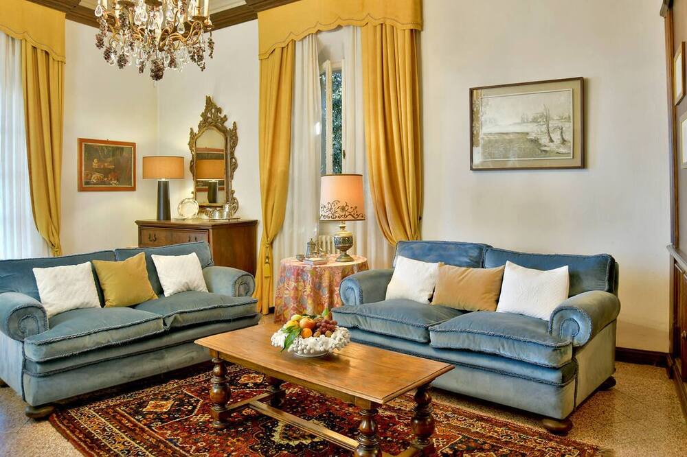 Photo of Livingroom in Lari
