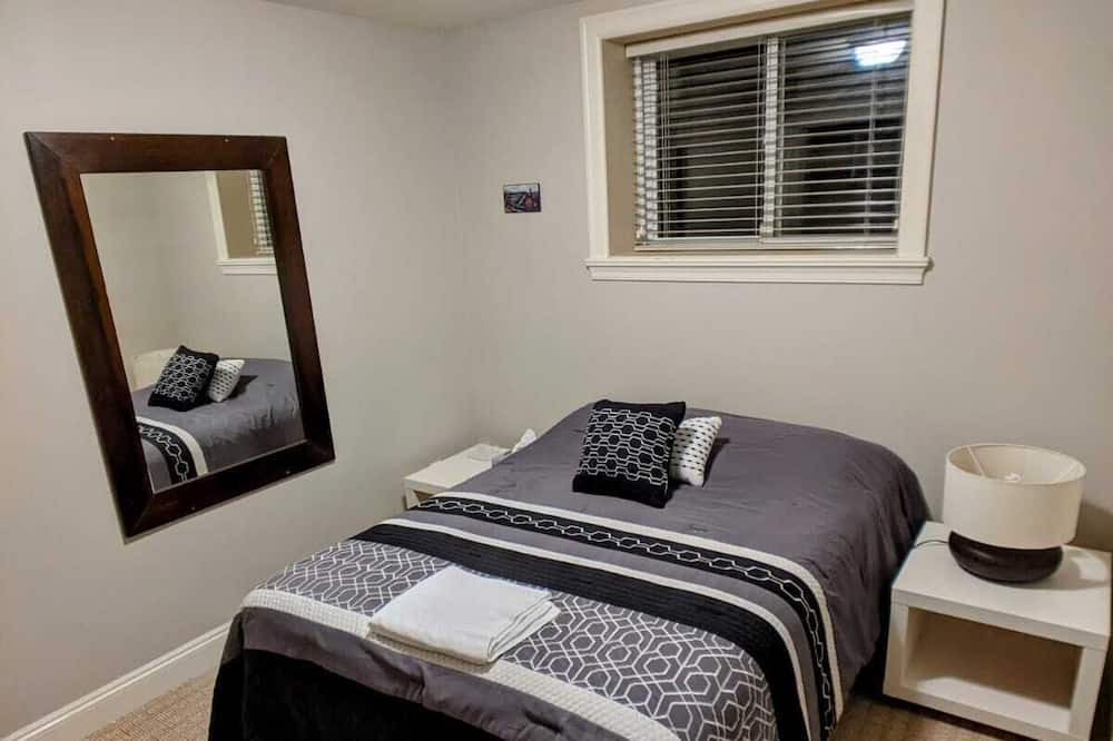Photo of Bedroom in Canyon Heights