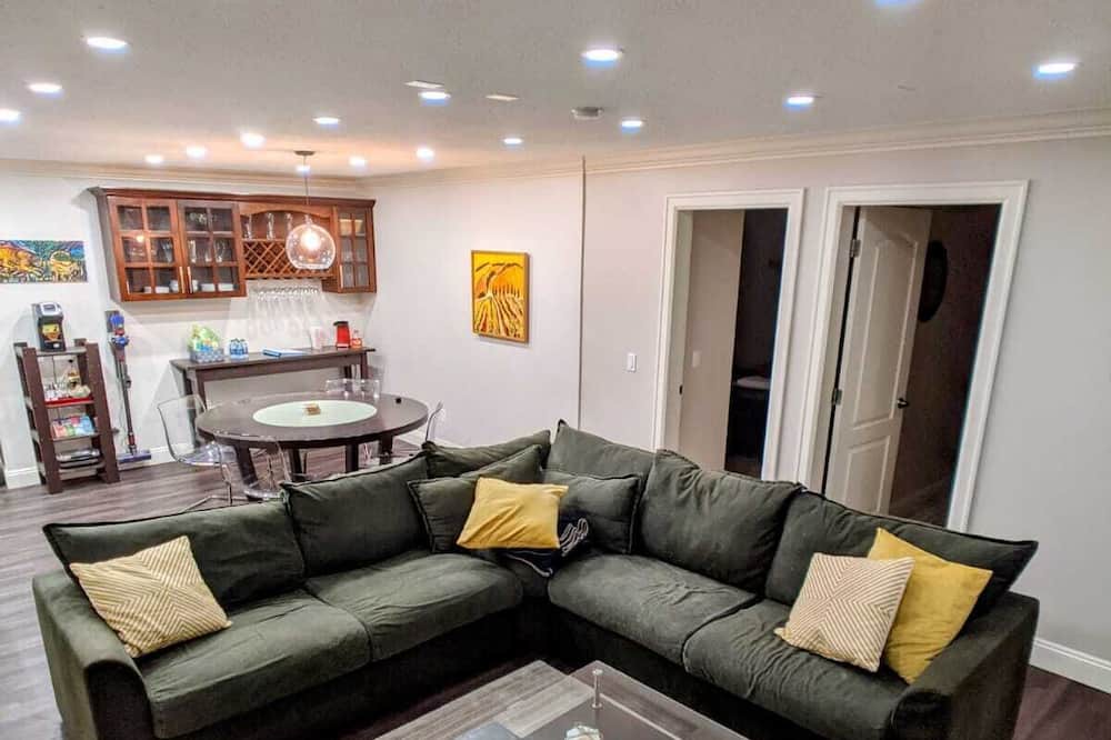 Photo of Livingroom in Canyon Heights