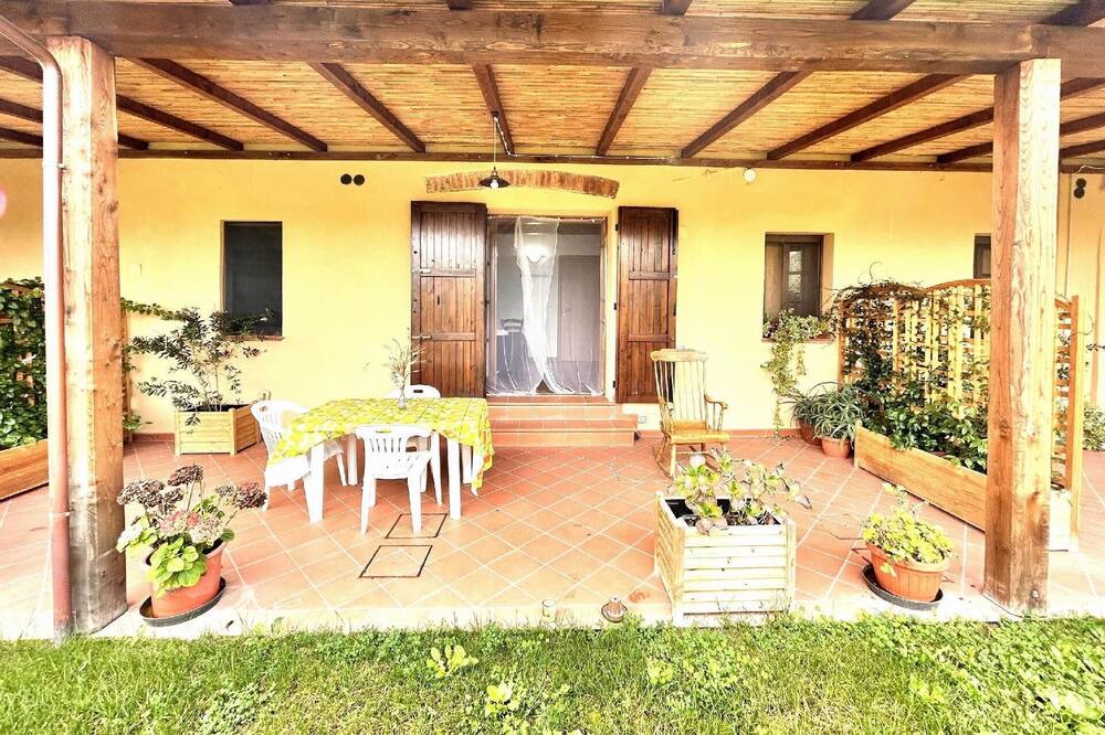 Photo of Outdoor in Lari