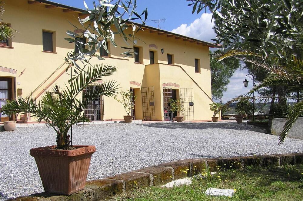 Photo of Outdoor in Lari