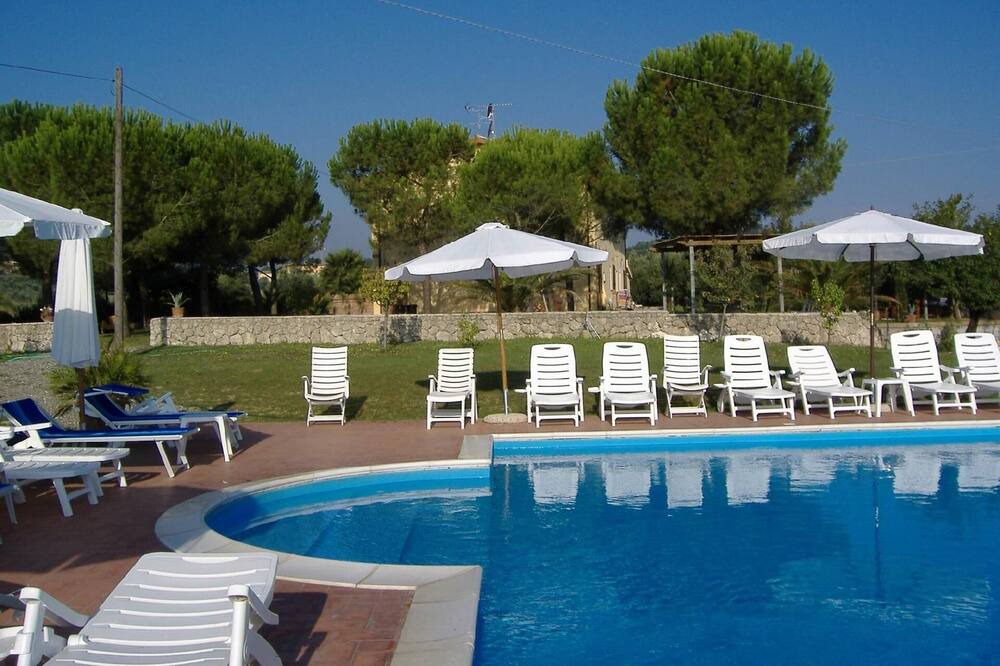 Photo of Outdoor in Lari