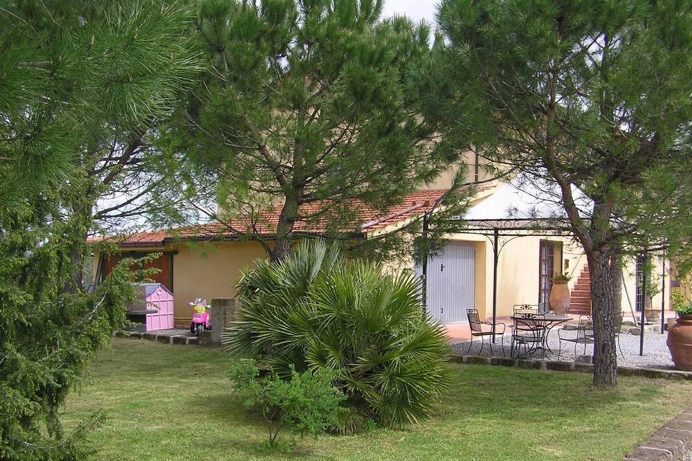 Photo of Outdoor in Lari