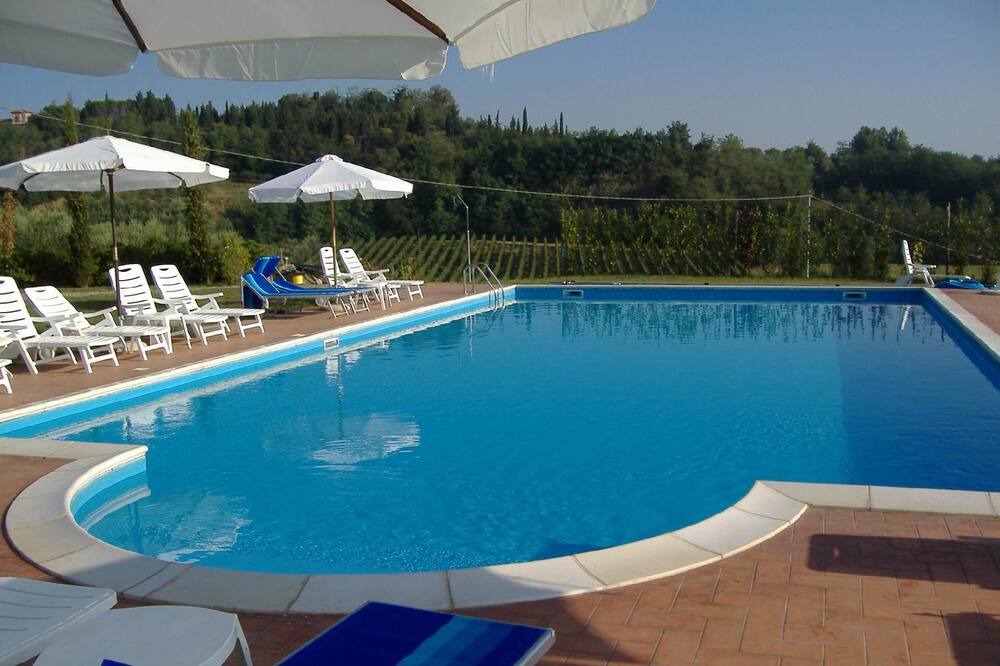 Photo of Outdoor in Lari