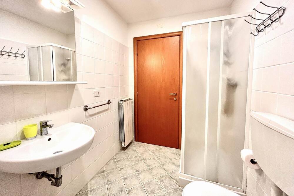 Photo of Bathroom in Lari