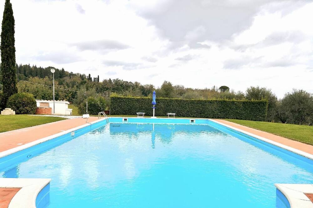 Photo of Outdoor in Lari