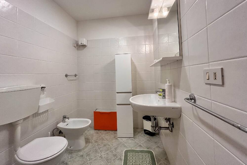 Photo of Bathroom in Lari