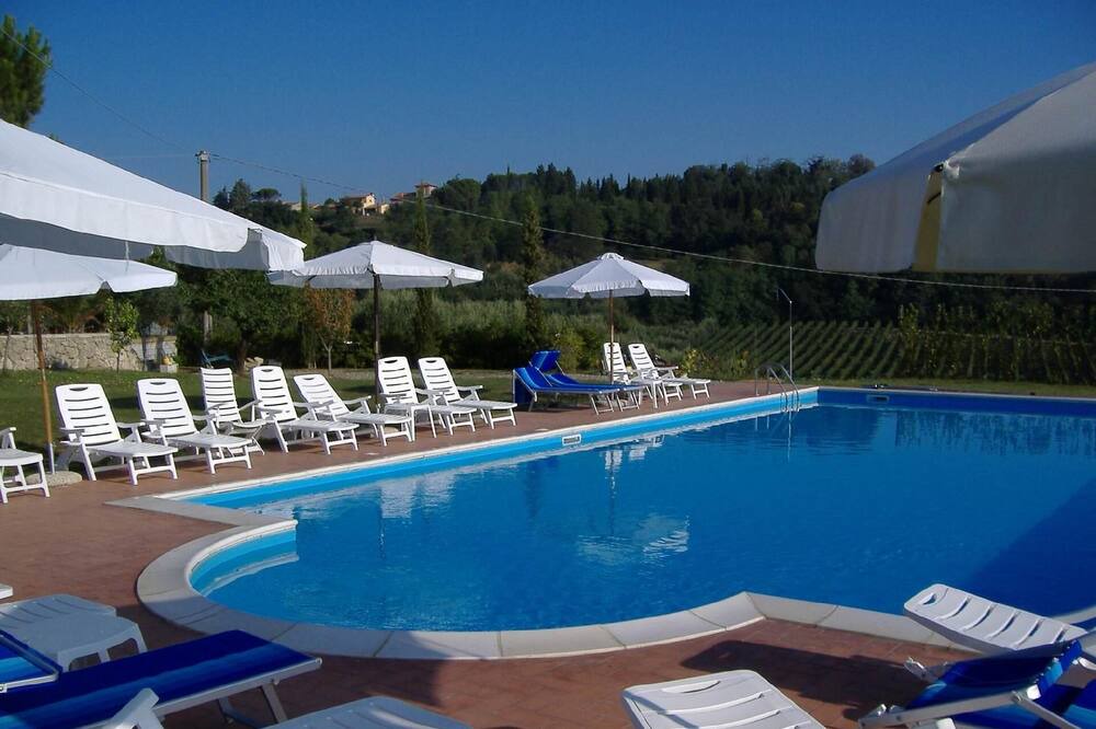 Photo of Outdoor in Lari
