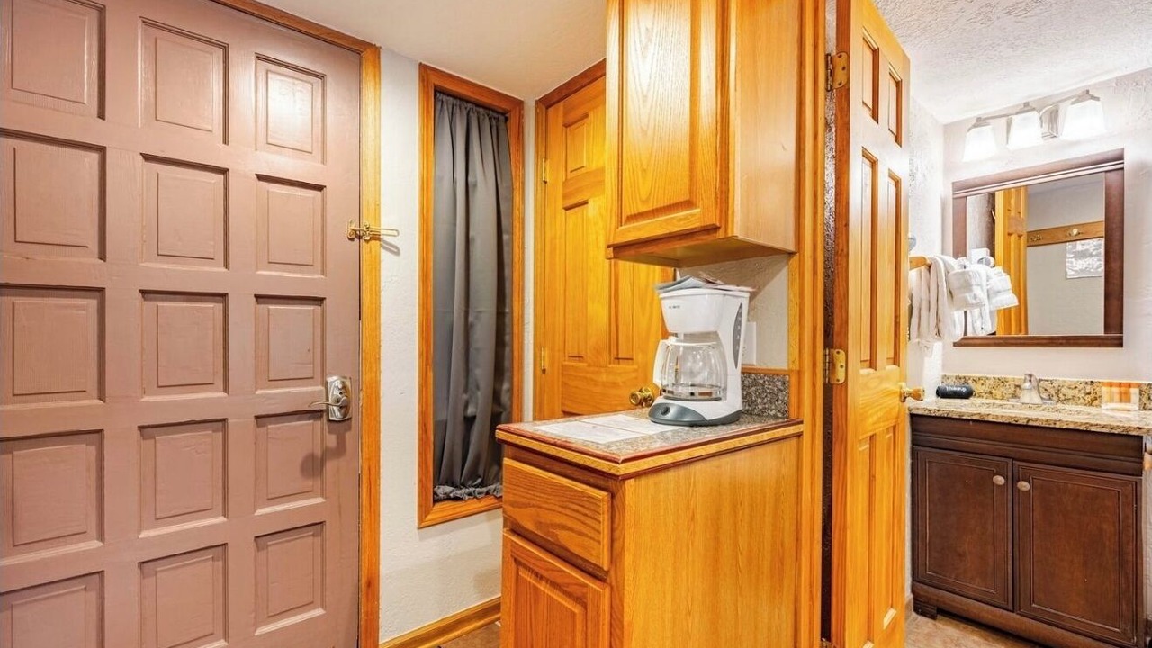 Photo of Bathroom in Four O'Clock