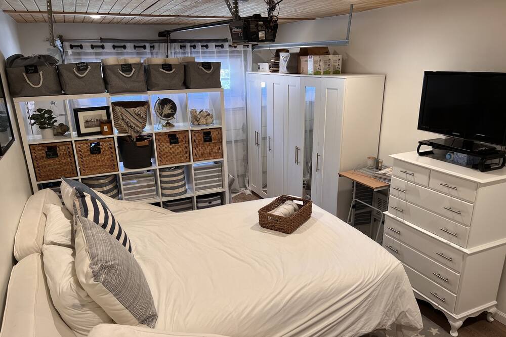 Photo of Bedroom in Alta Mesa