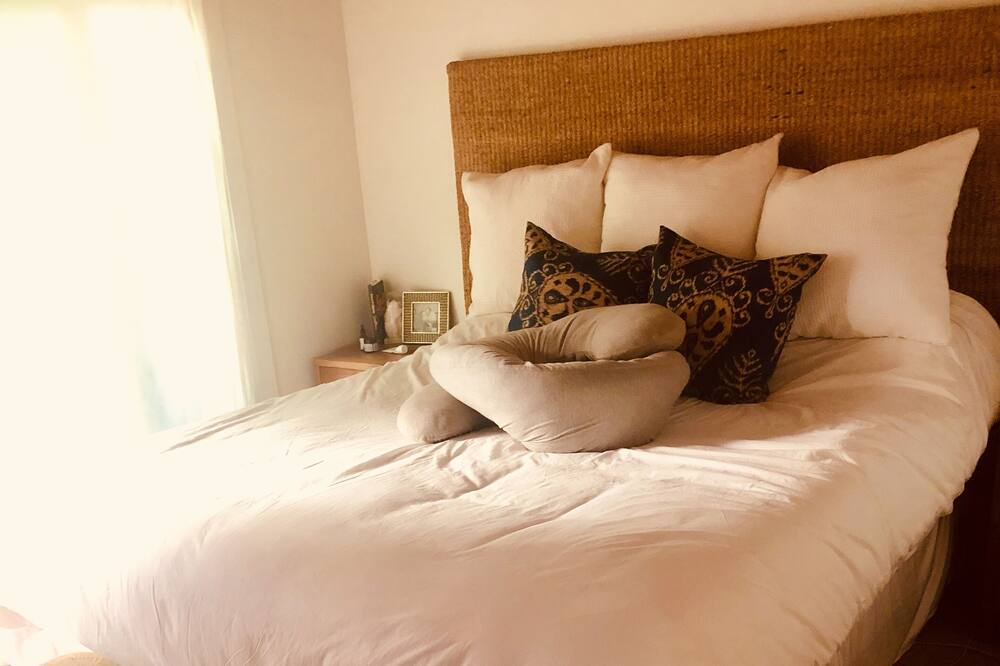 Photo of Bedroom in Alta Mesa