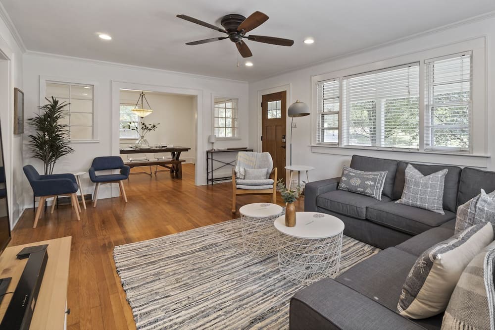 Photo of Livingroom in Plaza Midwood