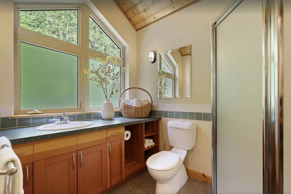 Photo of Bathroom in Sunburst Estates