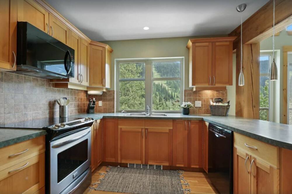Photo of Kitchen in Sunburst Estates