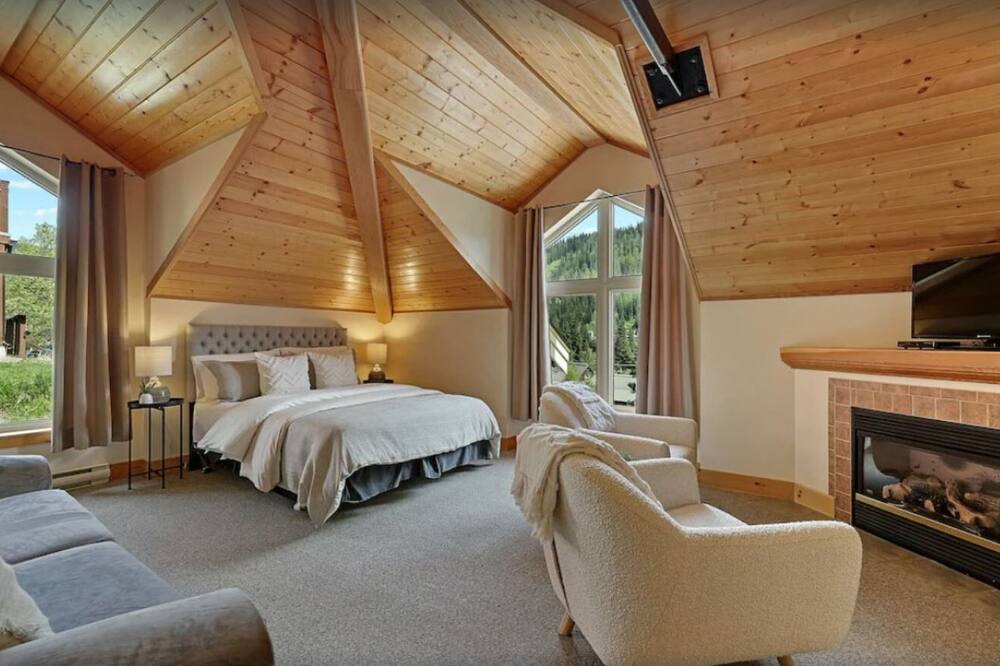 Photo of Livingroom in Sunburst Estates