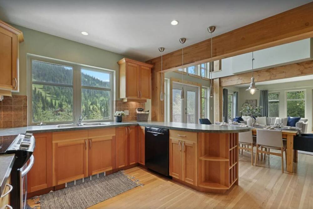 Photo of Kitchen in Sunburst Estates