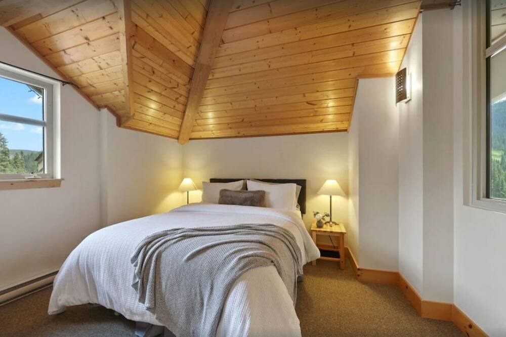 Photo of Bedroom in Sunburst Estates