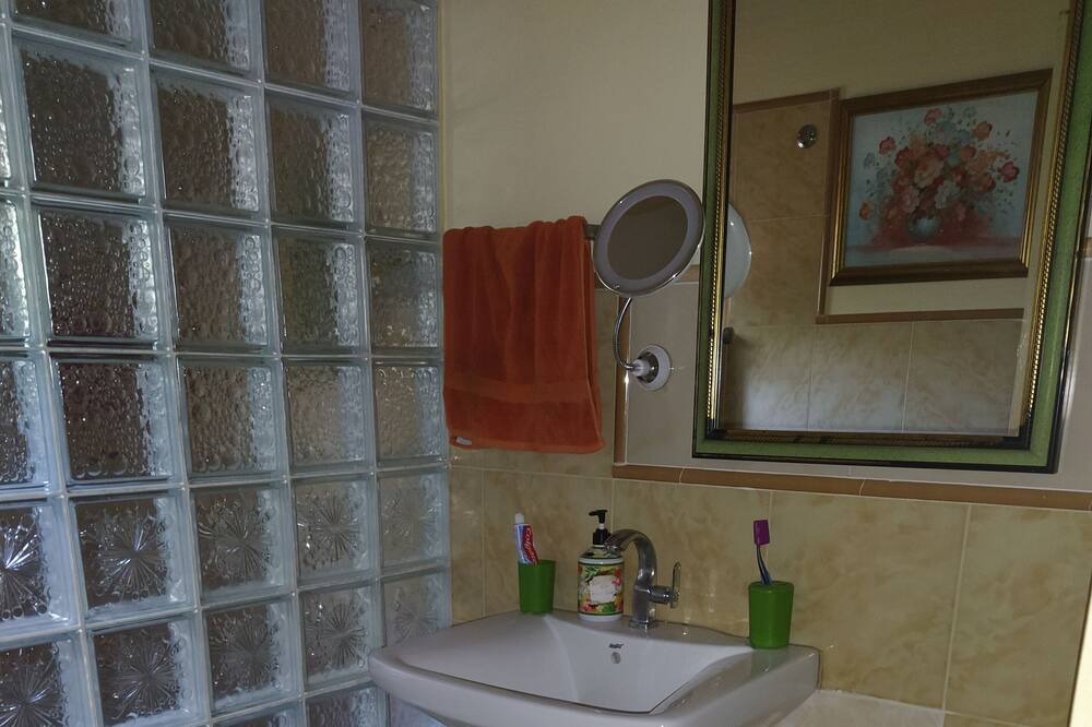 Photo of Bathroom in Porus