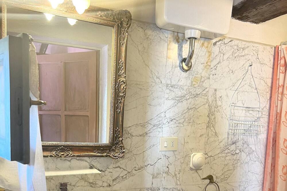Photo of Bathroom in Calenzano
