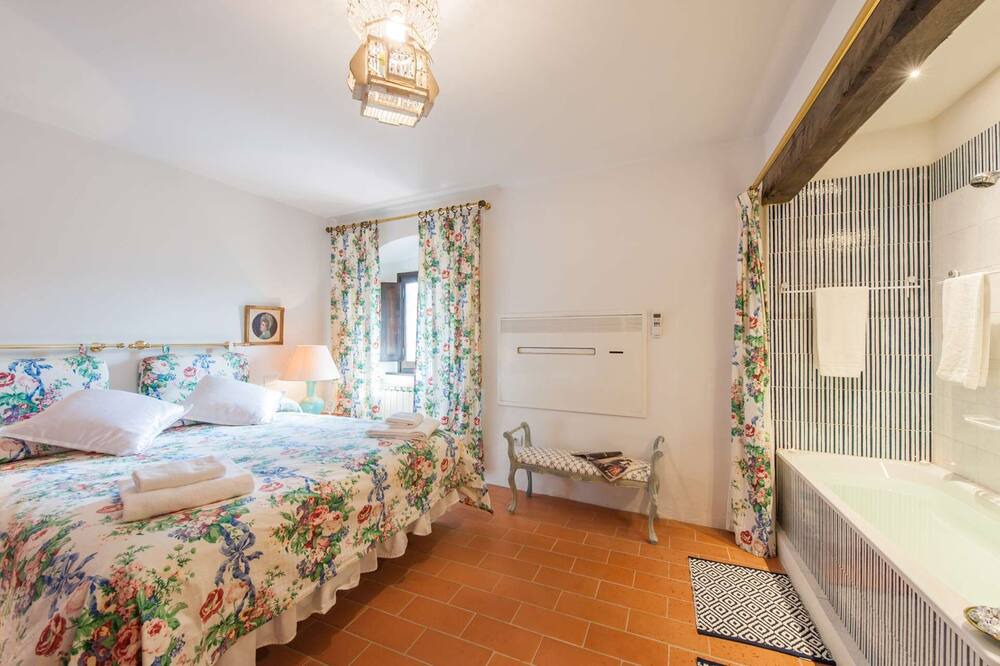 Photo of Bedroom in Twist