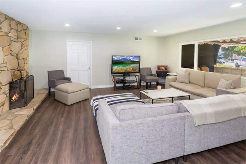 Photo of Livingroom in Simi Valley