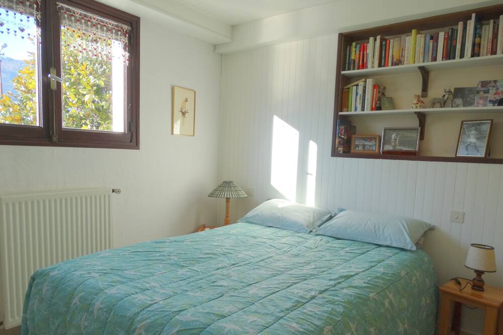 Photo of Bedroom in Outrechaise