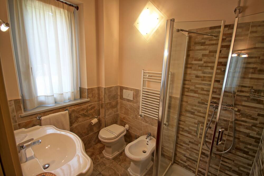 Photo of Bathroom in Porrena