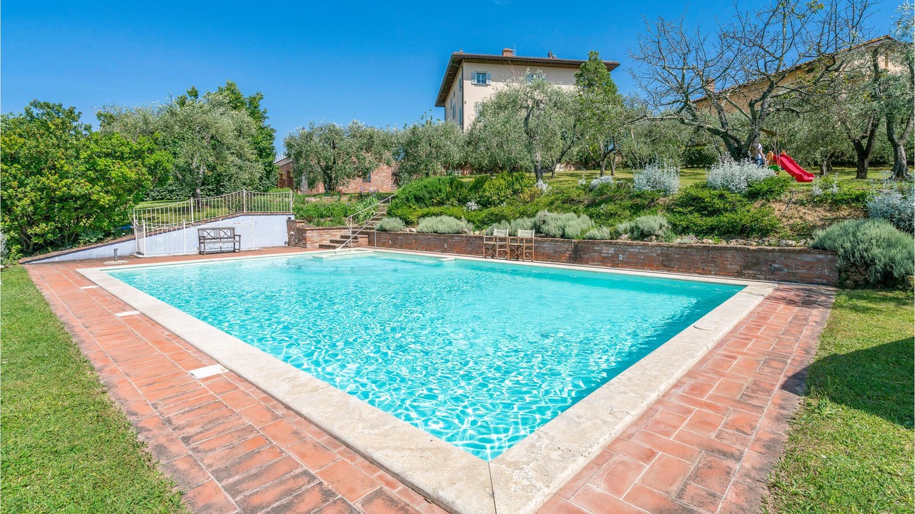 Photo of Outdoor in Lari