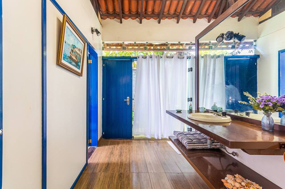 Photo of Bathroom in Marinas
