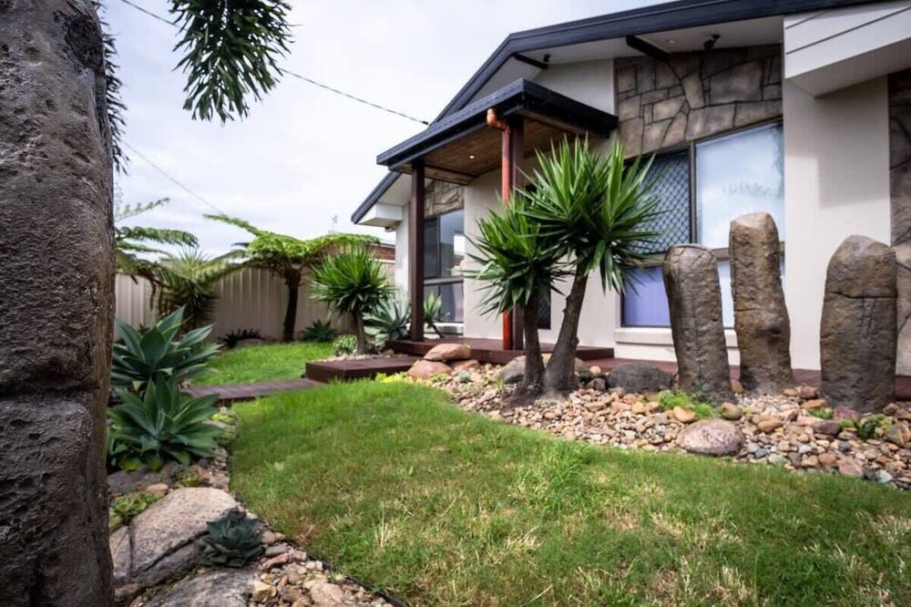 Photo of Outdoor in Parrearra