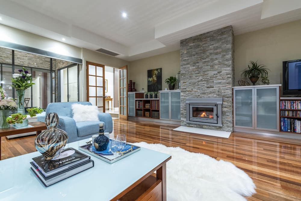 Photo of Livingroom in Sutton